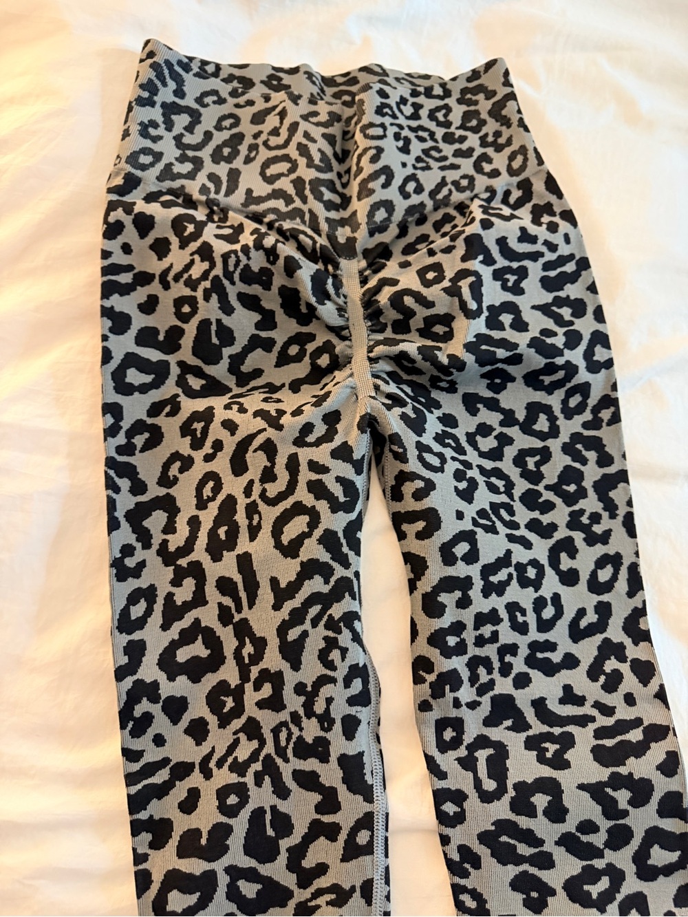 SHEIN Taupe and Black Leopard Seamless Sports Bra + Leggings Set - Picture 5 of 5